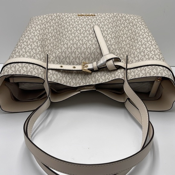 Michael Kors Emilia Large Logo Tote Bag 
COLOR LT CRM MULTI
NWT - Picture 2 of 16